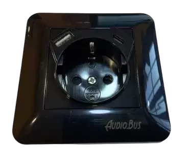 Toma Shuko con 1 conector USB-A carga Rápida más 1 conector USB-C, ideal para  caravanas, autocaravanas y camper.