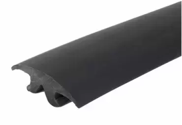 Perfil de cubierta negro para soporte barra aluminio con espaciadores para ganchos remolque autocaravana. Ref. 581650